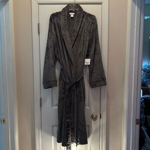 NWT Liz Claiborne Plush Robe